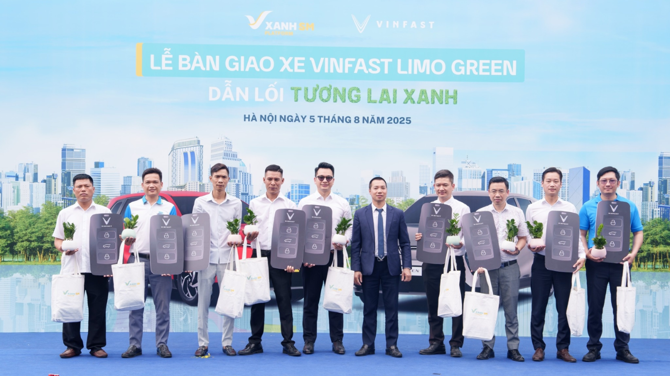 lễ bàn giao xe vinfast limo green